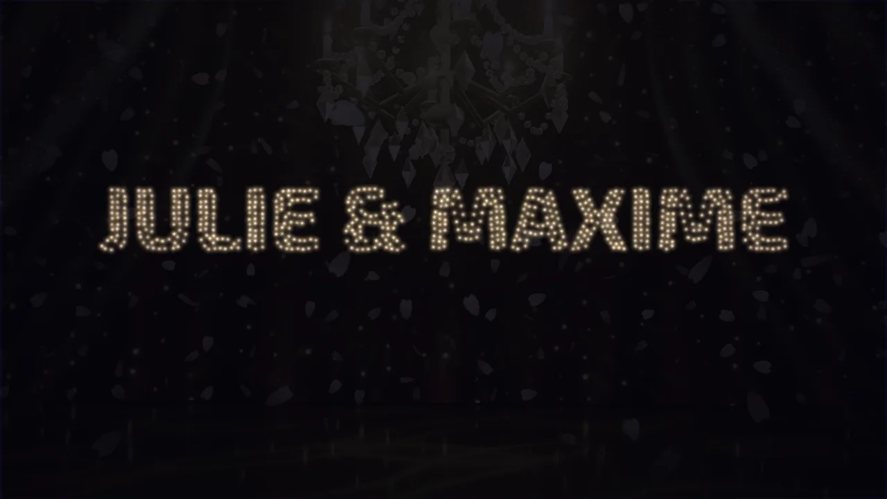 L'entrée des mariés sur l'écran de la salle : les prénoms JULIE & MAXIME écrits par des drones de lumière, dans une salle plongée dans le noir